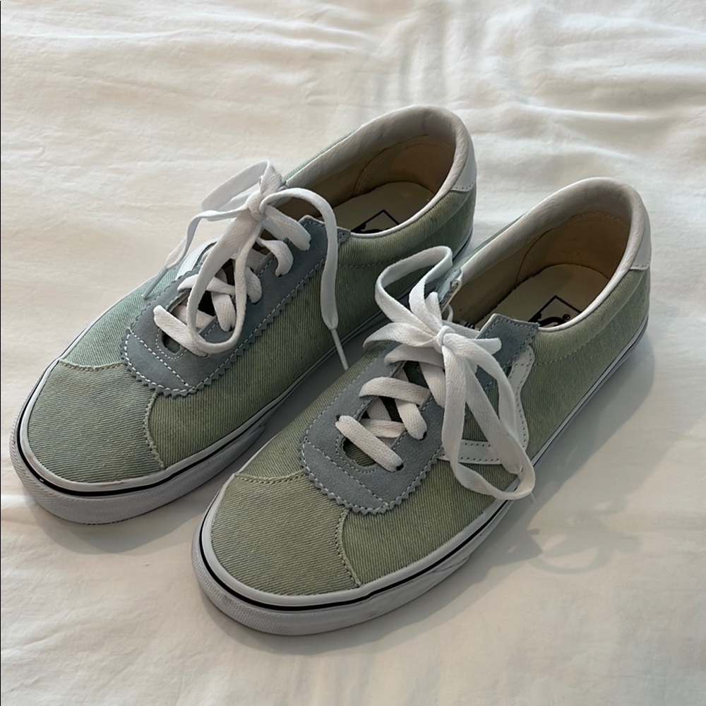 Vans Low-Top Sneakers in Sage Green